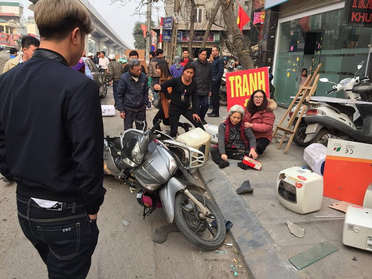 Xe ‘điên’ gây tai nạn liên hoàn trên phố Hà Nội - Ảnh 4.