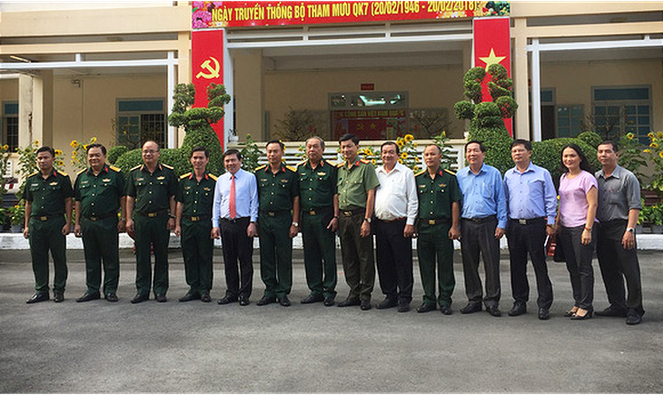 Chủ tịch UBND TP.HCM thăm, chúc tết lực lượng vũ trang - Ảnh 1.