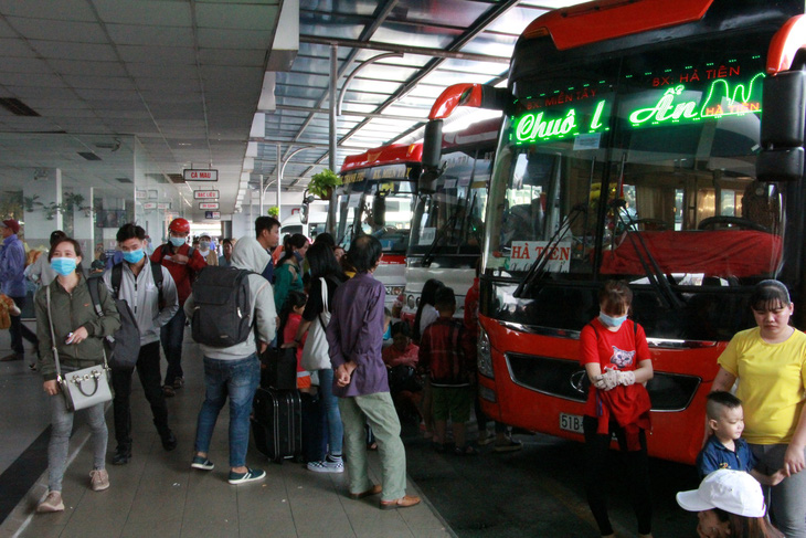 TP.HCM tăng hơn 1.800 chuyến xe buýt phục vụ lễ 30-4, 1-5 - Ảnh 1.