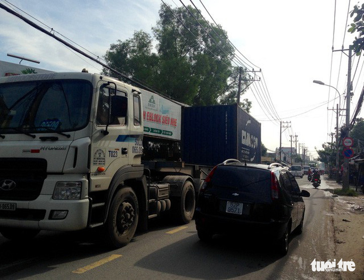 Giải pháp kéo giảm tai nạn giao thông trên tuyến đường Nguyễn Duy Trinh - Ảnh 1.