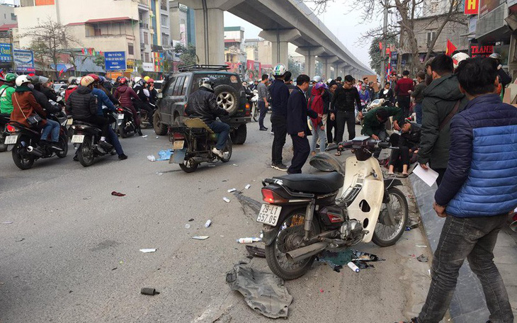 Xe ‘điên’ gây tai nạn liên hoàn trên phố Hà Nội