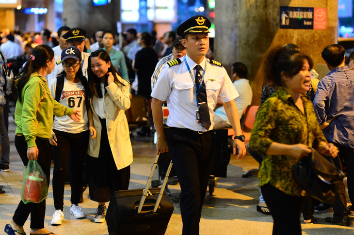 Bộ GTVT đề nghị không để xảy ra ùn tắc khu vực sân bay Tân Sơn Nhất tết 2018 - Ảnh 1.