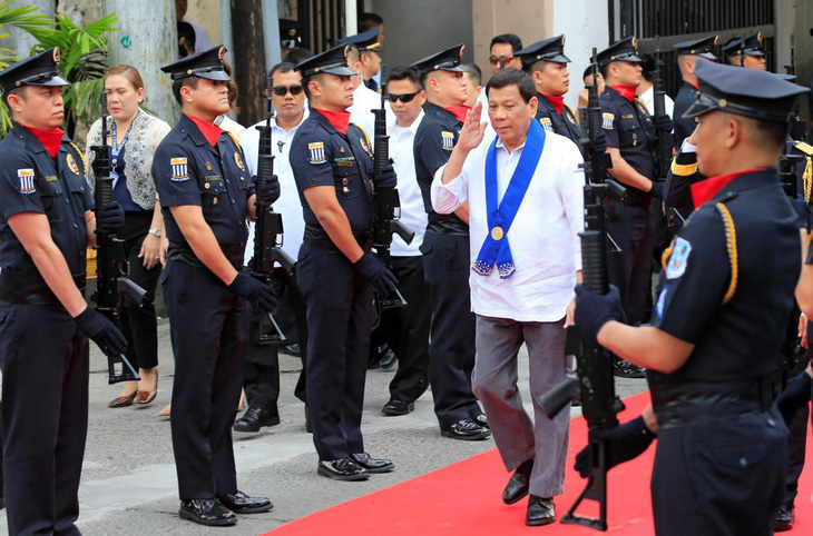 Ông Duterte cấm cửa phóng viên Rappler vào phủ tổng thống - Ảnh 1.
