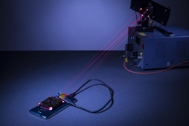 Tia laser sẽ sớm được sử dụng để sạc pin điện thoại - Ảnh 1.