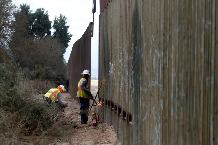 Chính quyền Trump lẳng lặng xây lại bức tường biên giới - Ảnh 3.