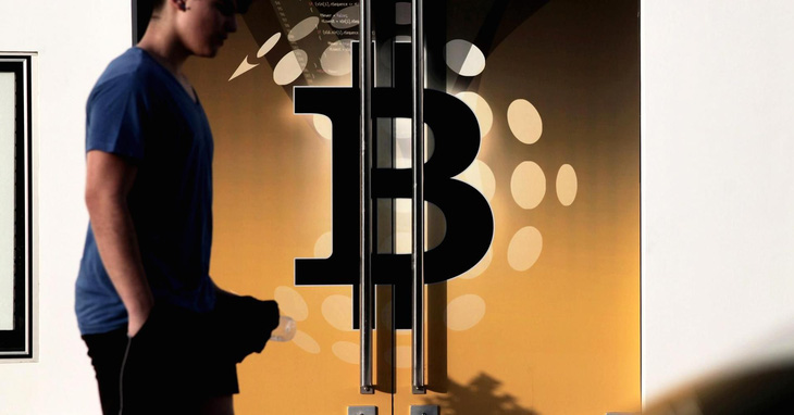 Bitcoin rớt giá xuống dưới 8.000 USD sau khi Google cấm quảng cáo tiền điện tử - Ảnh 1.