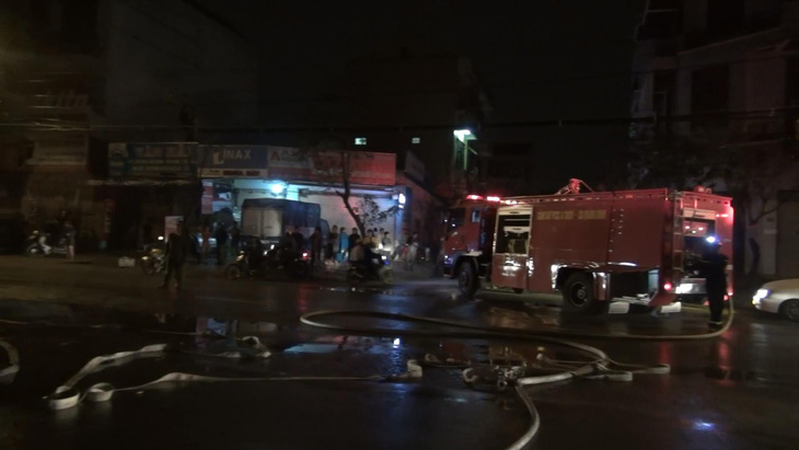 Cháy phòng giao dịch VP Bank Đồng Hới trong đêm - Ảnh 2.