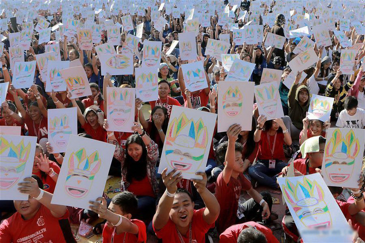 17.000 học sinh cùng vẽ để lập kỷ lục thế giới - Ảnh 6.