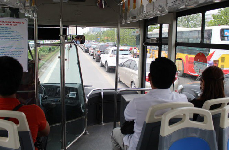 Sẽ cho xe thường chạy vào làn buýt nhanh BRT - Ảnh 1.