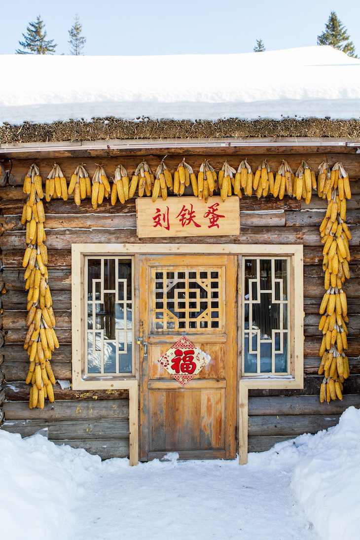 Ngôi làng tuyết trắng đẹp như trong cổ tích ở Cáp Nhĩ Tân - Ảnh 4.