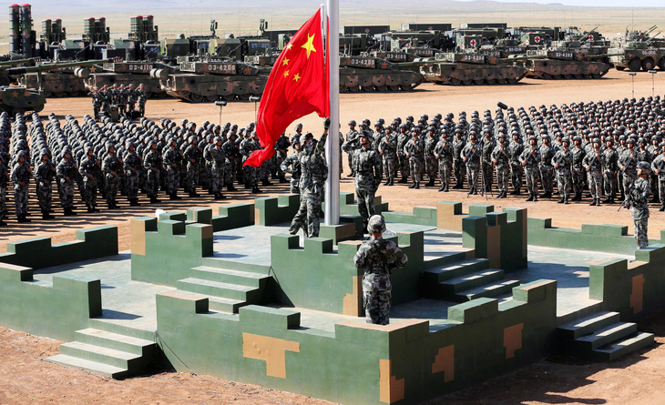 Quân đội Trung Quốc phô diễn sức mạnh để… xin thêm tiền - Ảnh 3.