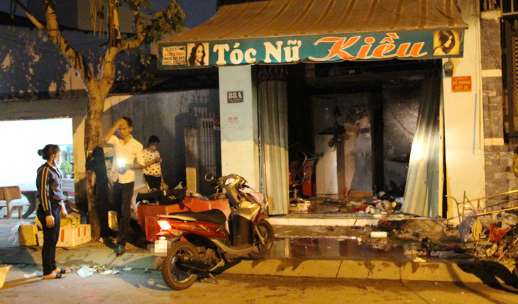 Cháy tiệm làm tóc ở Sài Gòn, hai người quê Đắk Lắk thiệt mạng - Ảnh 1.