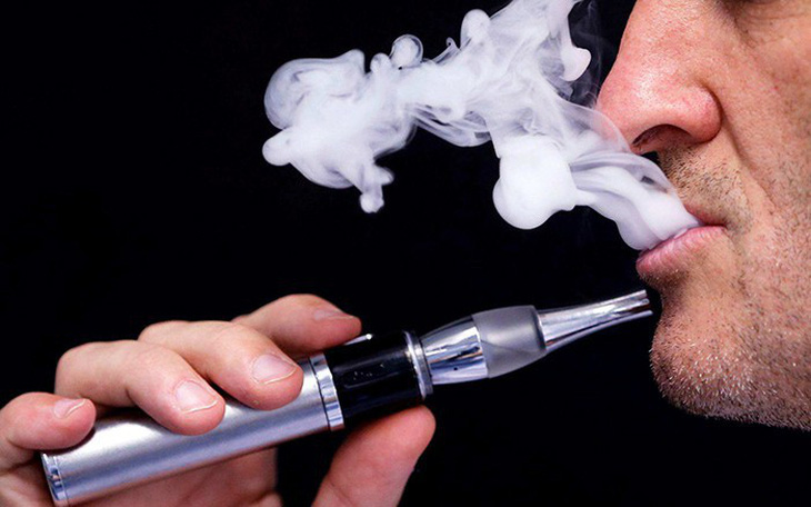 Coi chừng ung thư phổi vì thuốc lá điện tử