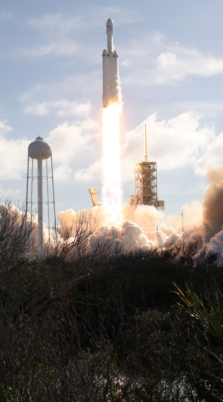 SpaceX phóng tên lửa mạnh nhất thế giới hướng về sao Hỏa - Ảnh 3.