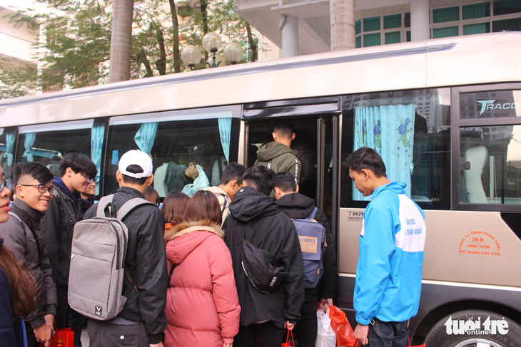 Chuyến xe miễn phí đưa sinh viên Hà Nội về quê - Ảnh 4.