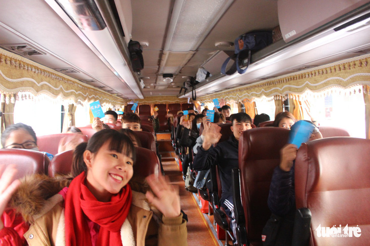 Chuyến xe miễn phí đưa sinh viên Hà Nội về quê - Ảnh 1.