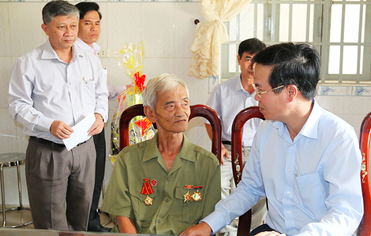 Ông Võ Văn Thưởng thăm, tặng quà thương binh ở Đồng Nai - Ảnh 1.