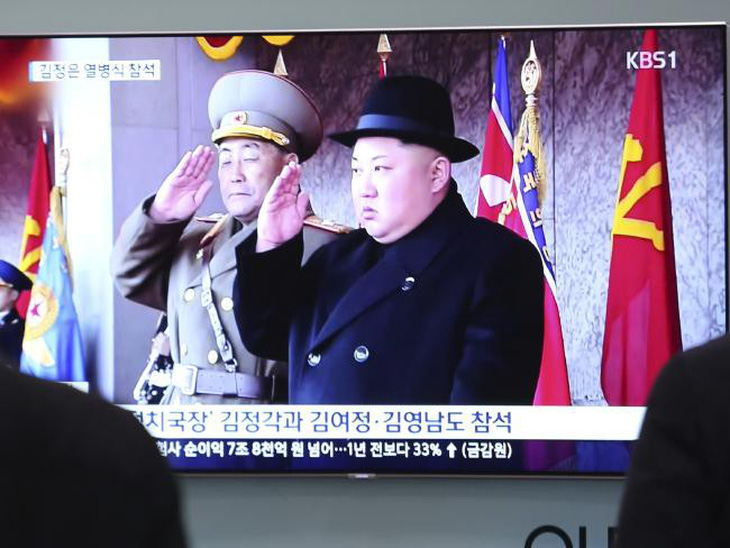 Triều Tiên khoe hàng trăm tên lửa trước thềm Olympic - Ảnh 7.