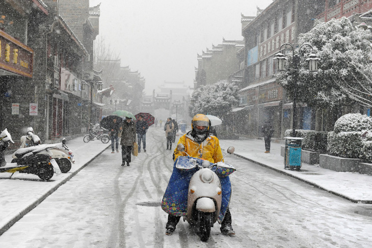 Giao thông Trung Quốc hỗn loạn do tuyết - Ảnh 7.