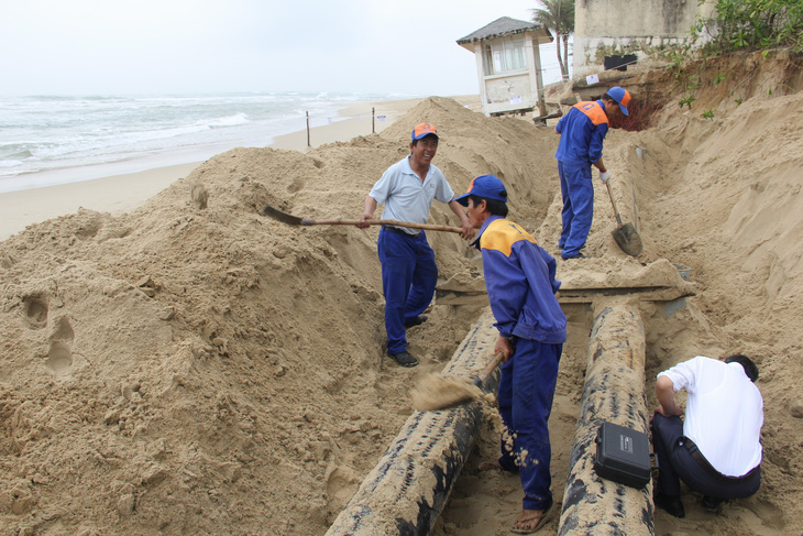 Tìm giải pháp xử lý dứt điểm sụt lở bãi biển Đà Nẵng - Ảnh 2.
