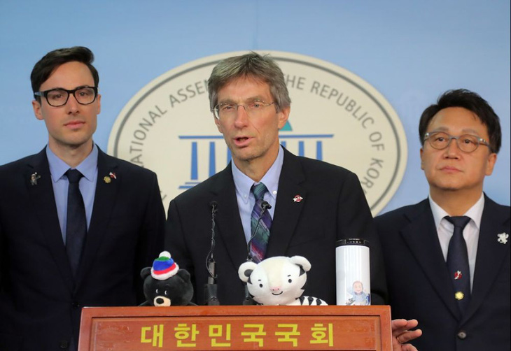 Bê bối tình dục hạ gục nhiều chính trị gia Hàn Quốc - Ảnh 1.