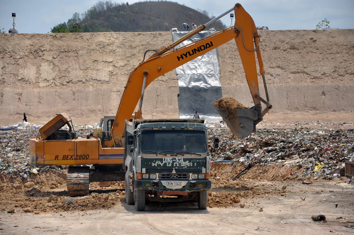 Xả thải nguy hại, công ty xử lý rác bị phạt gần 700 triệu - Ảnh 1.
