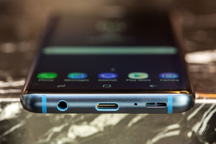 Đặt lên bàn cân Galaxy S9/S9+ và iPhone X - Ảnh 5.