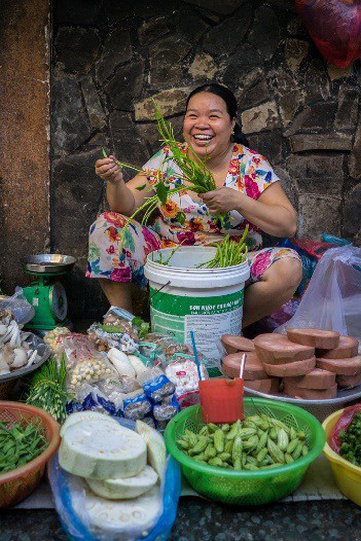 Phụ nữ Sài Gòn: Nụ cười che lấp giọt mồ hôi - Ảnh 3.