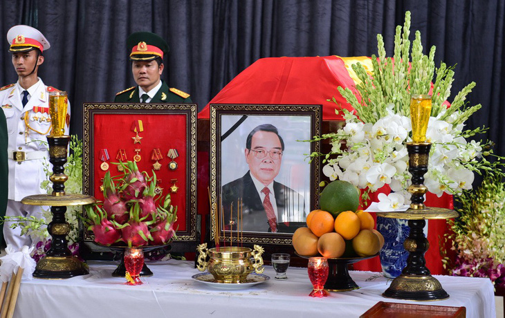 Người dân ngậm ngùi tiếc thương nguyên Thủ tướng Phan Văn Khải - Ảnh 1.