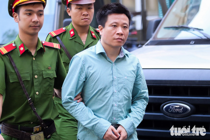 Hầu tòa vụ PVN mất 800 tỉ, ông Đinh La Thăng có 5 luật sư - Ảnh 3.