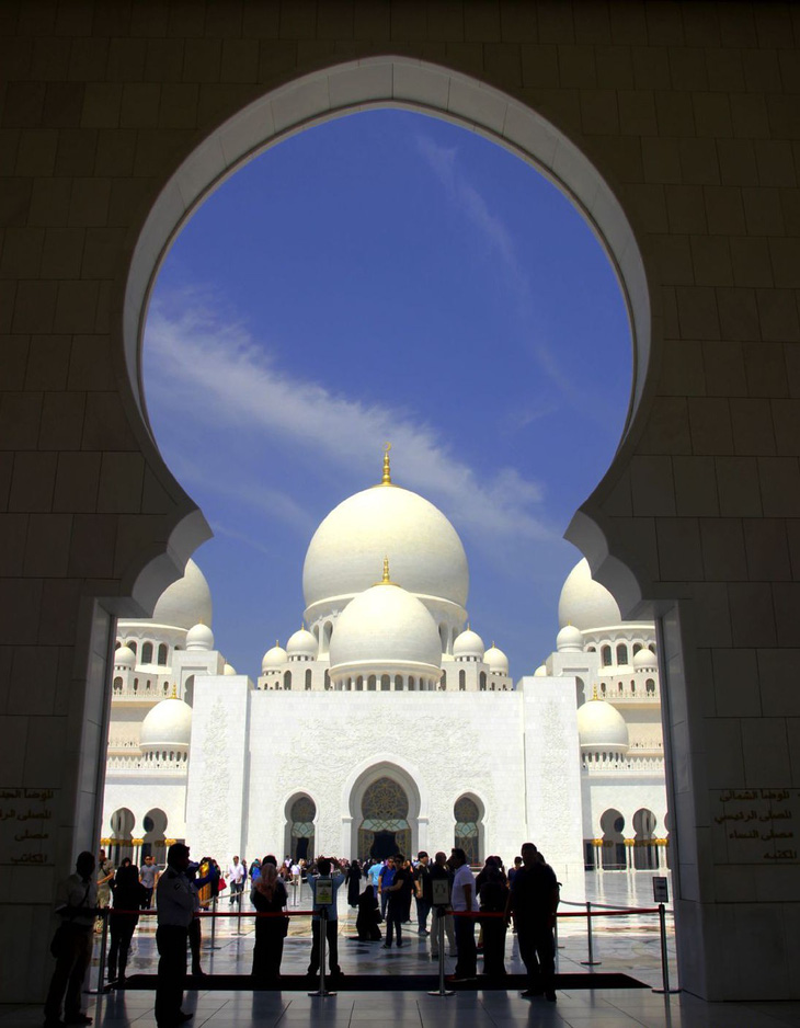 Sheikh Zayed - Thánh đường trắng tuyệt đẹp ở Abu Dhabi - Ảnh 3.