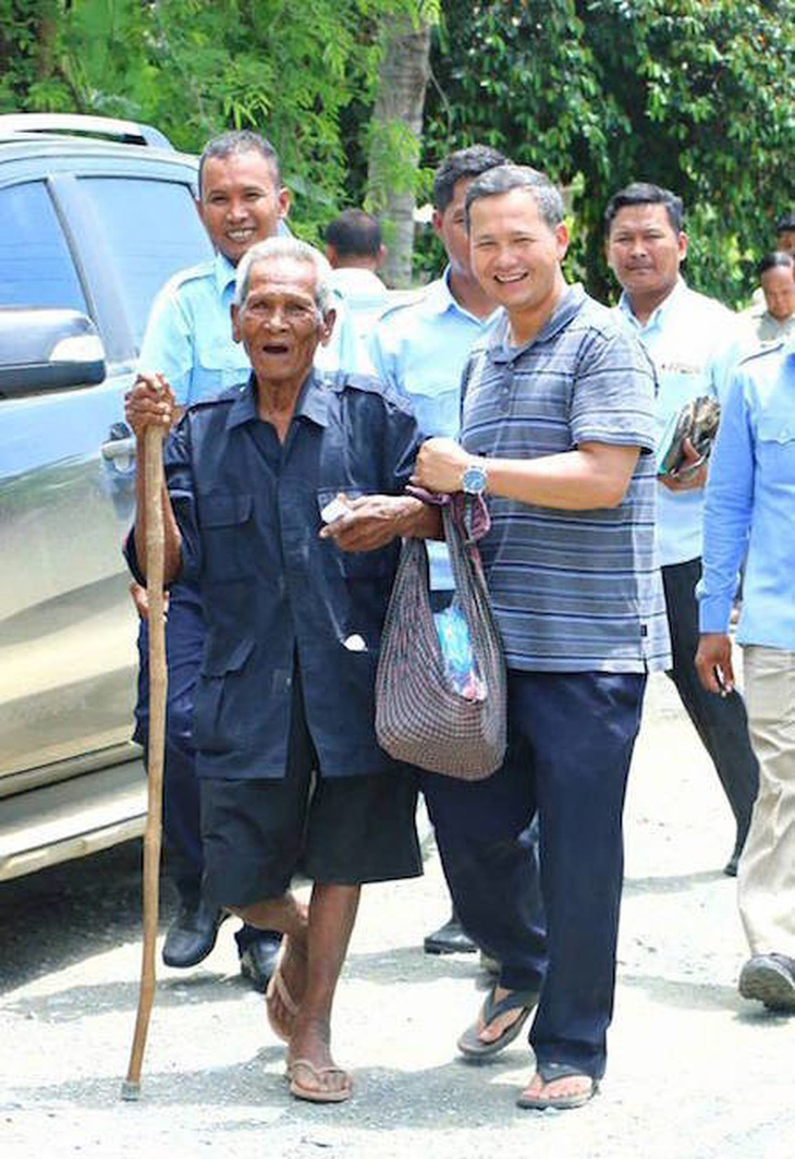 Hai con trai Thủ tướng Hun Sen thăng chức nhanh vòn vọt - Ảnh 2.