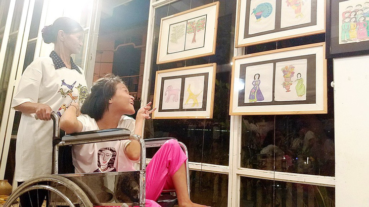 Điều ước thứ 7 tặng mơ ước cho cô gái vẽ tranh bằng chân ở Huế - Ảnh 1.