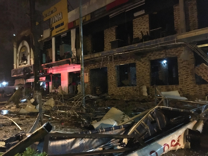 Quán nướng hai tầng nổ giữa đêm ở Nghệ An - Ảnh 1.