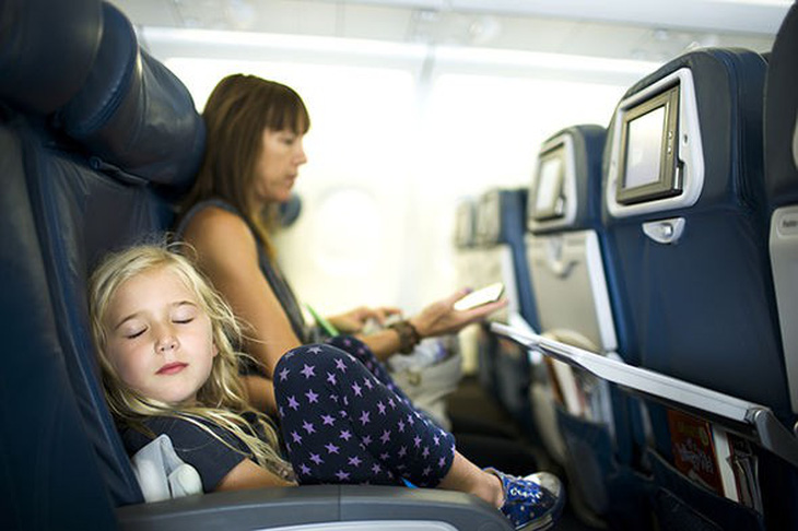 Vì sao ghế máy bay thường có màu xanh? - Ảnh 1.
