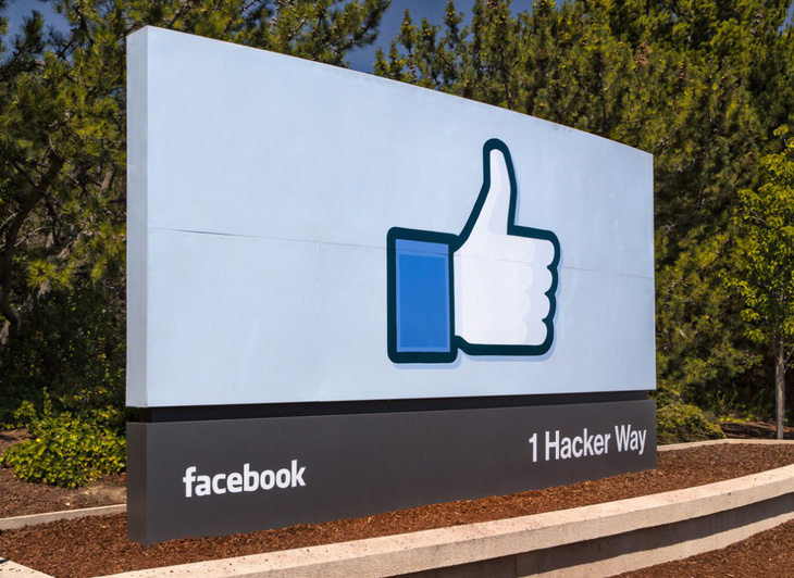 Facebook mất 60 tỉ USD sau bê bối lộ thông tin 50 triệu người dùng - Ảnh 1.