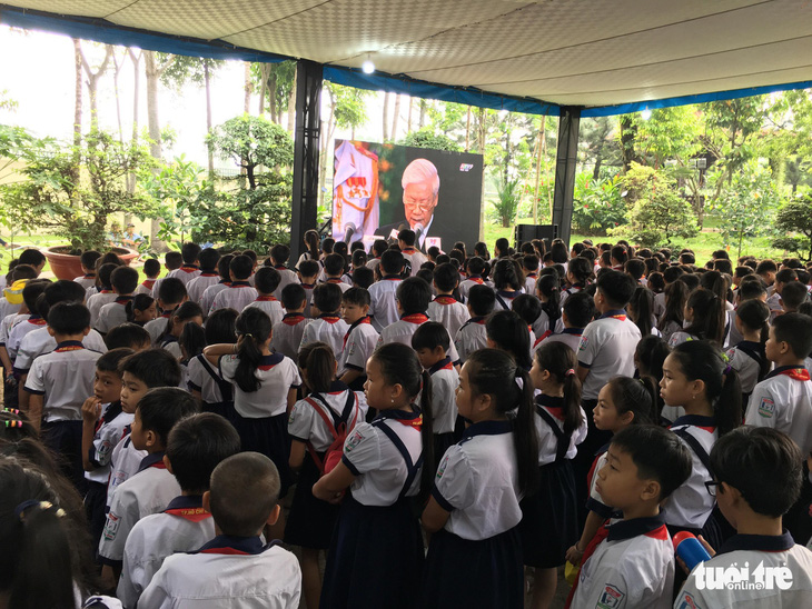 Hàng ngàn người tiễn cố Thủ tướng Phan Văn Khải về đất mẹ - Ảnh 20.