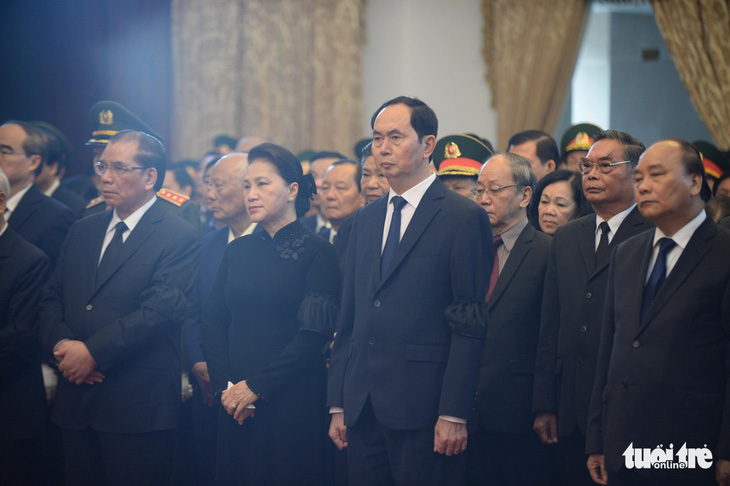 Hàng ngàn người tiễn cố Thủ tướng Phan Văn Khải về đất mẹ - Ảnh 6.