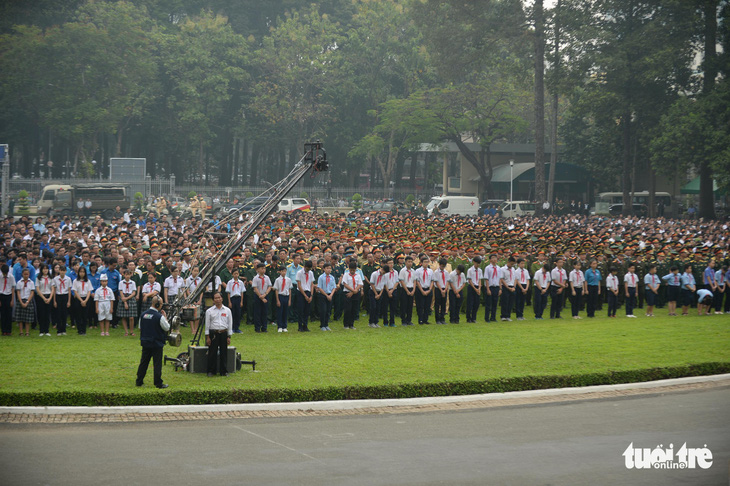 Hàng ngàn người tiễn cố Thủ tướng Phan Văn Khải về đất mẹ - Ảnh 8.