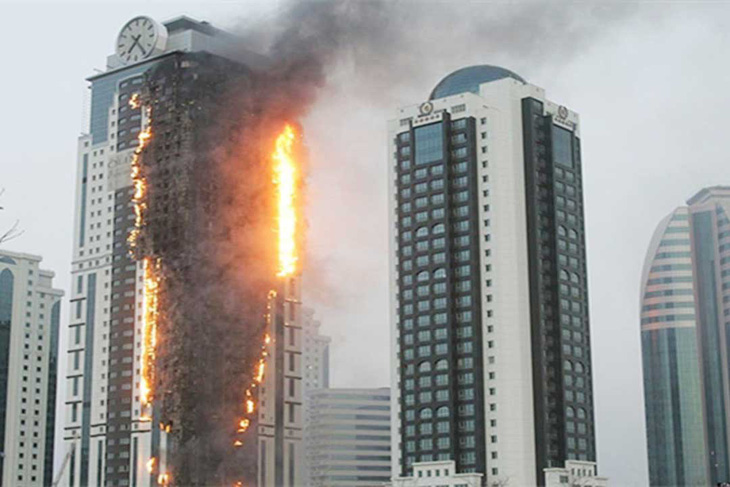 Kỹ năng thoát hiểm khi cháy tòa nhà chung cư cao tầng - Ảnh 2.