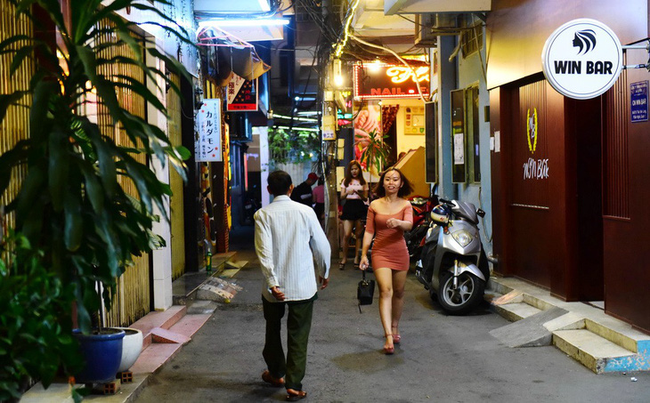 Bar kiểu Nhật ở Sài Gòn: Từ counter bar đến hostess bar - Ảnh 3.