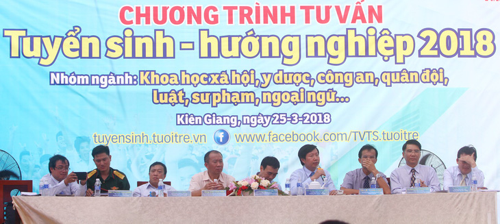 Học sinh Kiên Giang lo lắng việc làm sau khi ra trường - Ảnh 1.