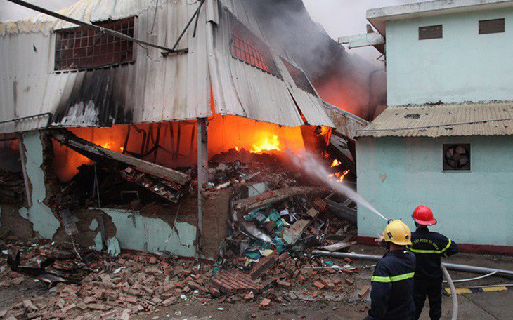 Cháy rụi 4 nhà xưởng công ty may Hàn Quốc ở Vĩnh Phúc