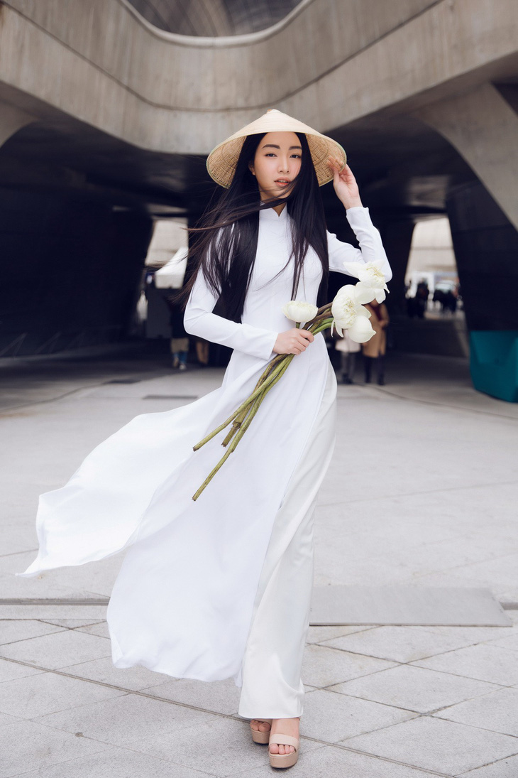 Nàng thơ xứ Huế tỏa sáng cùng áo dài ở Seoul Fashion Week - Ảnh 1.