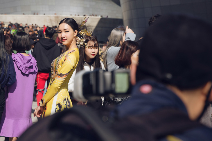 Nàng thơ xứ Huế tỏa sáng cùng áo dài ở Seoul Fashion Week - Ảnh 6.