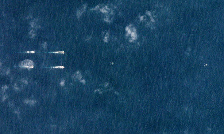 Trung Quốc điều hàng chục tàu chiến hướng xuống Biển Đông - Ảnh 2.