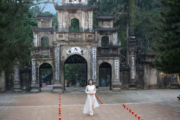 Nhà sư trụ trì chùa Hương tham gia trong MV Lạy mẹ Quan Âm - Ảnh 8.