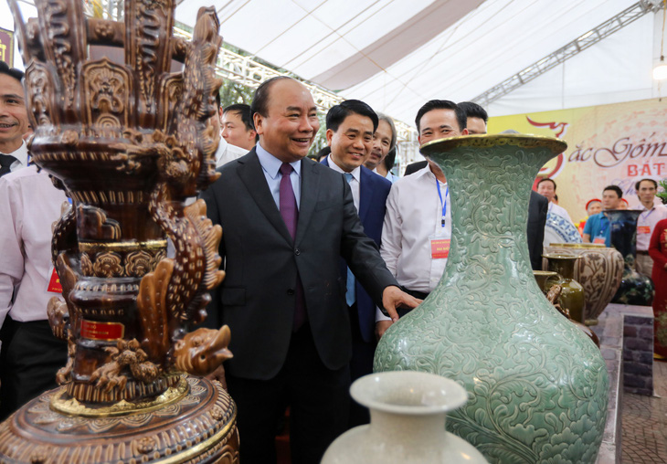 Thủ tướng Nguyễn Xuân Phúc: Tôi đến đây để quảng bá gốm sứ Bát Tràng - Ảnh 1.