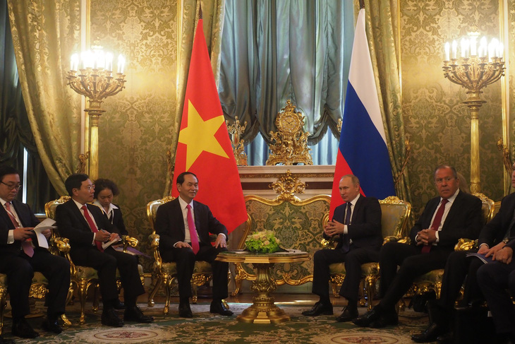 Chủ tịch nước Trần Đại Quang điện đàm với Tổng thống Putin - Ảnh 1.