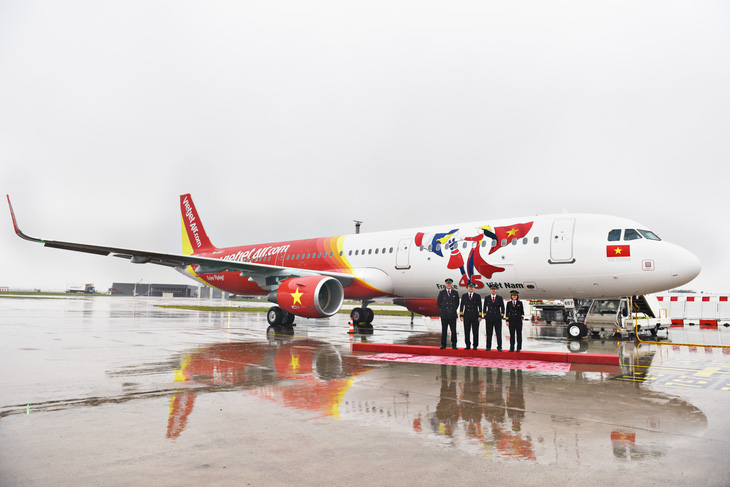 Vietjet nhận máy bay biểu tượng kỷ niệm 45 ngoại giao Việt Nam – Pháp - Ảnh 2.